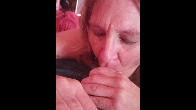 MILF Loves to Give Blowjob's.older Woman Sucking Dick