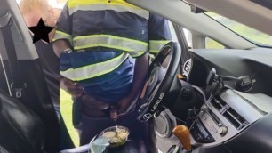 OMG!! Female Customer Caught the Food Delivery Guy Jerking off on her Caesar Salad (In Car)