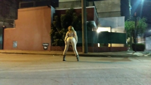 Hotwife Upskirt En Vestido Corto En Público Por La Calle Voyeur Amateur Sexo Anal